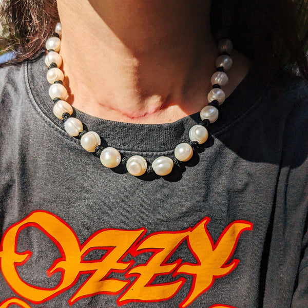 Paracord Pearls // Limited Edition // Black and Chrome